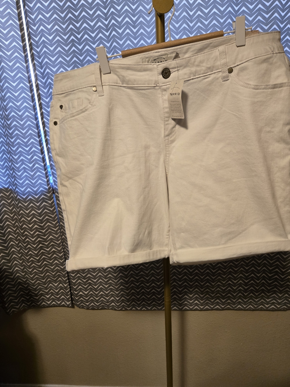 torrid White Stretch Denim Shorts
